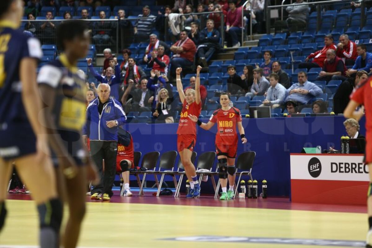 GALERIE FOTO Cît de spectaculos, dar şi cît de dur poate fi un meci de handbal! Cum au suferit fetele noastre în duelul cîştigat cu Spania, 22-20