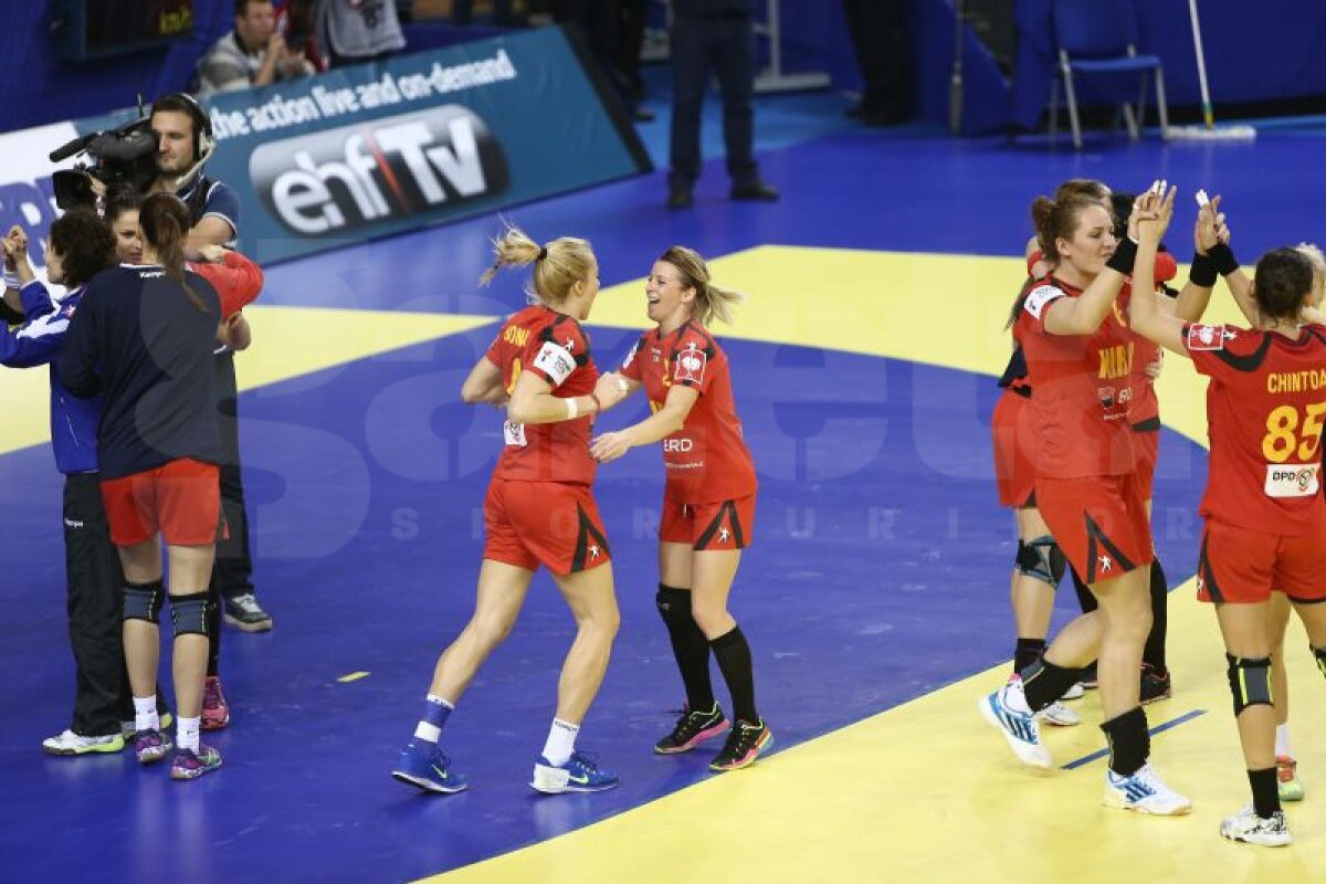 GALERIE FOTO Cît de spectaculos, dar şi cît de dur poate fi un meci de handbal! Cum au suferit fetele noastre în duelul cîştigat cu Spania, 22-20