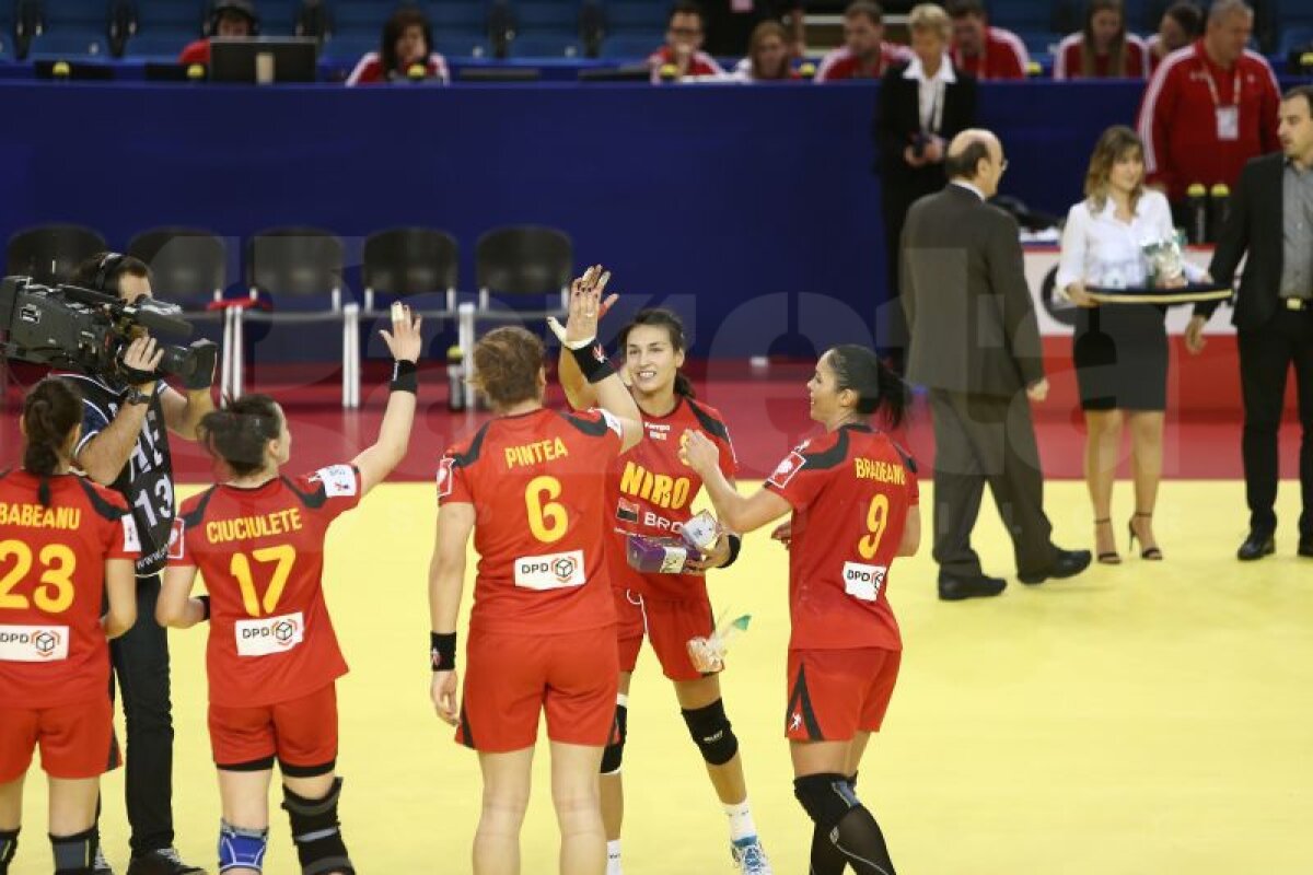 GALERIE FOTO Cît de spectaculos, dar şi cît de dur poate fi un meci de handbal! Cum au suferit fetele noastre în duelul cîştigat cu Spania, 22-20