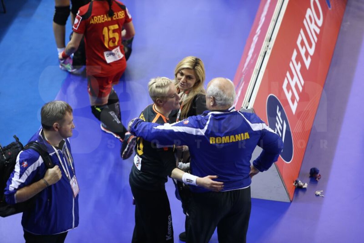 GALERIE FOTO Cît de spectaculos, dar şi cît de dur poate fi un meci de handbal! Cum au suferit fetele noastre în duelul cîştigat cu Spania, 22-20