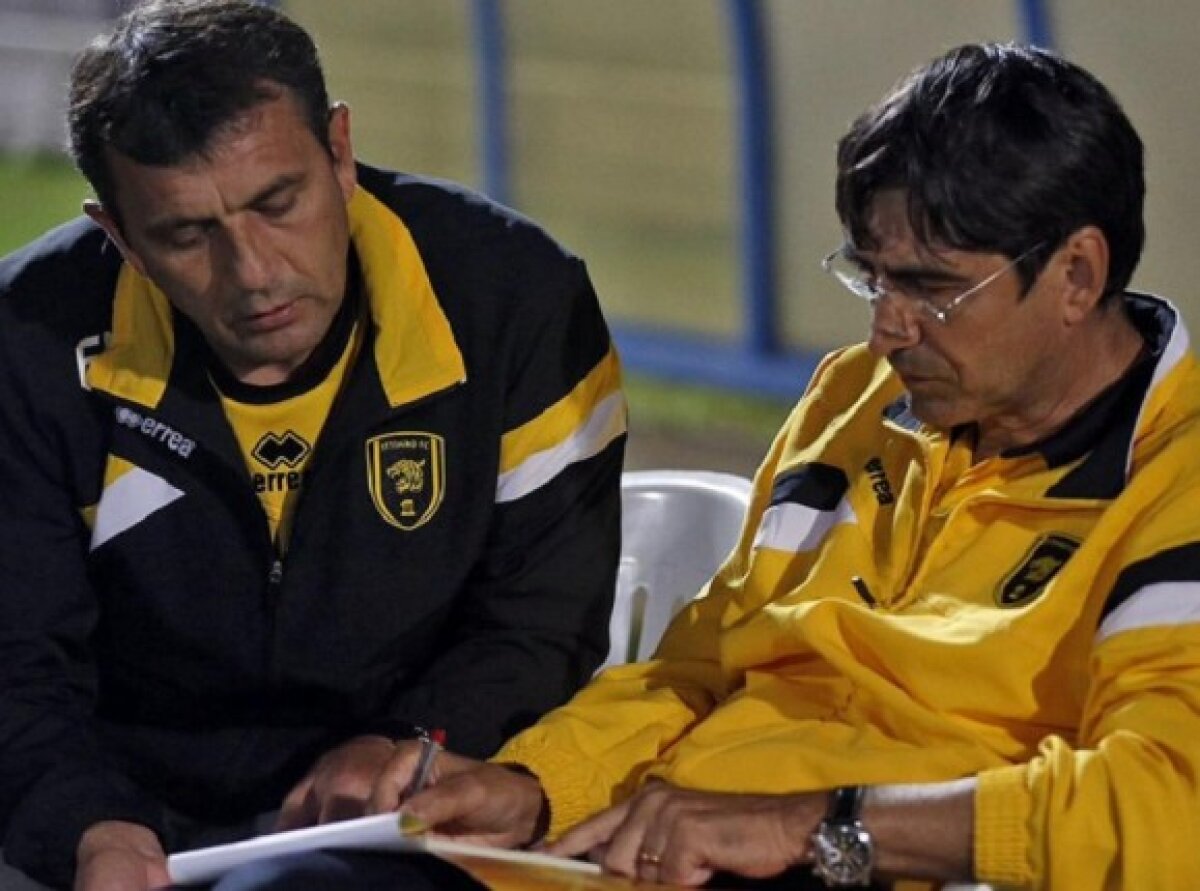 GALERIE FOTO L-au dat pe brazdă! Imagini tari din Arabia Saudită cu Victor Piţurcă! :D