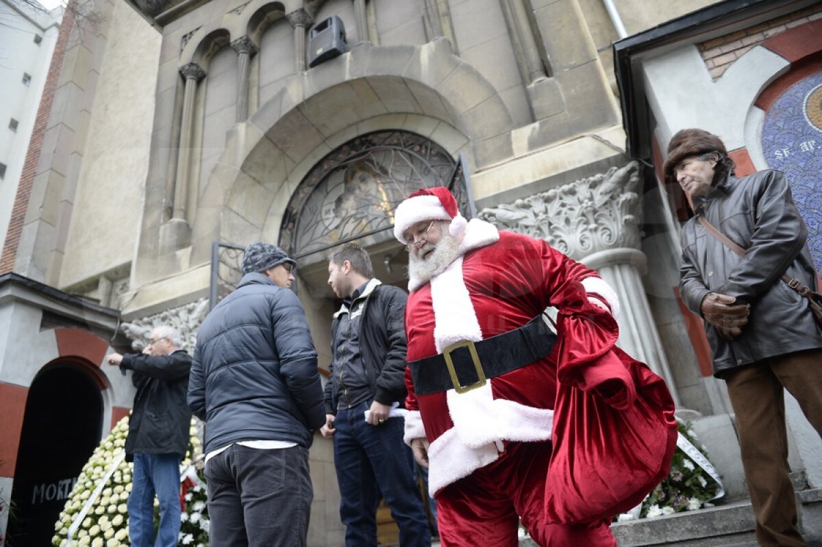 FOTO Nicolae Manea a fost înmormîntat azi la Cimitirul Străuleşti II, în prezenţa a peste 300 de persoane
