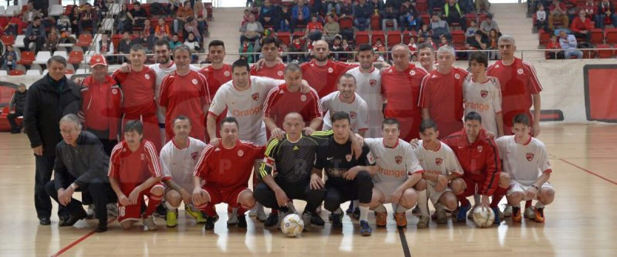 GALERIE FOTO Patrick Petre a făcut spectacol într-un meci caritabil în faţa tatălui său » Mai multe glorii dinamoviste au susţinut o cauză nobilă