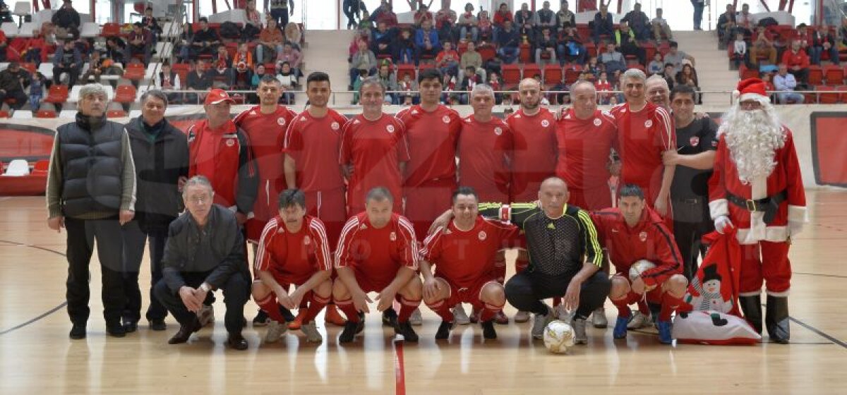 GALERIE FOTO Patrick Petre a făcut spectacol într-un meci caritabil în faţa tatălui său » Mai multe glorii dinamoviste au susţinut o cauză nobilă