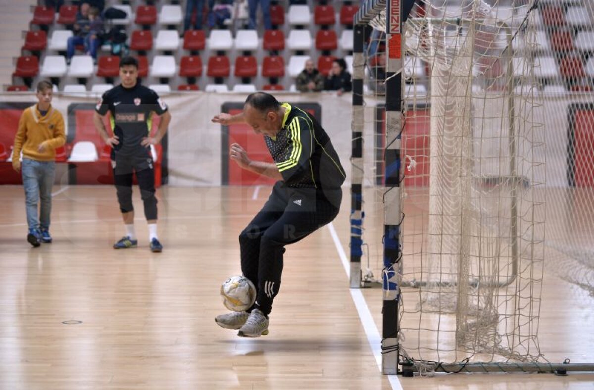 GALERIE FOTO Patrick Petre a făcut spectacol într-un meci caritabil în faţa tatălui său » Mai multe glorii dinamoviste au susţinut o cauză nobilă