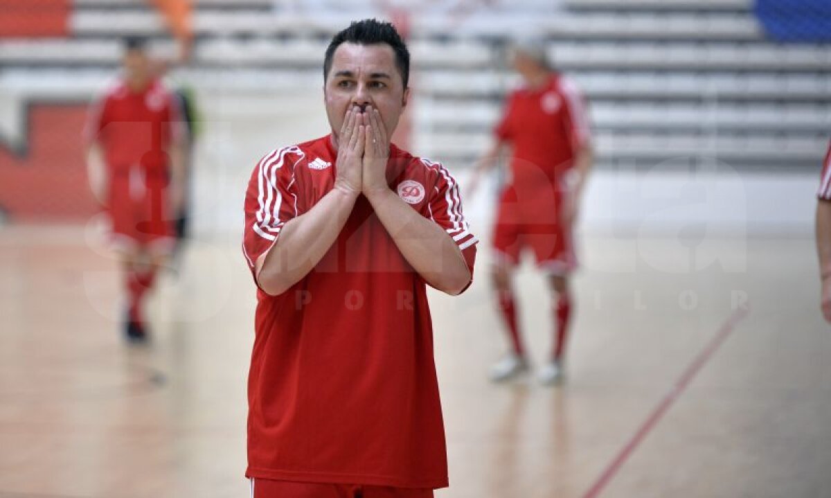 GALERIE FOTO Patrick Petre a făcut spectacol într-un meci caritabil în faţa tatălui său » Mai multe glorii dinamoviste au susţinut o cauză nobilă