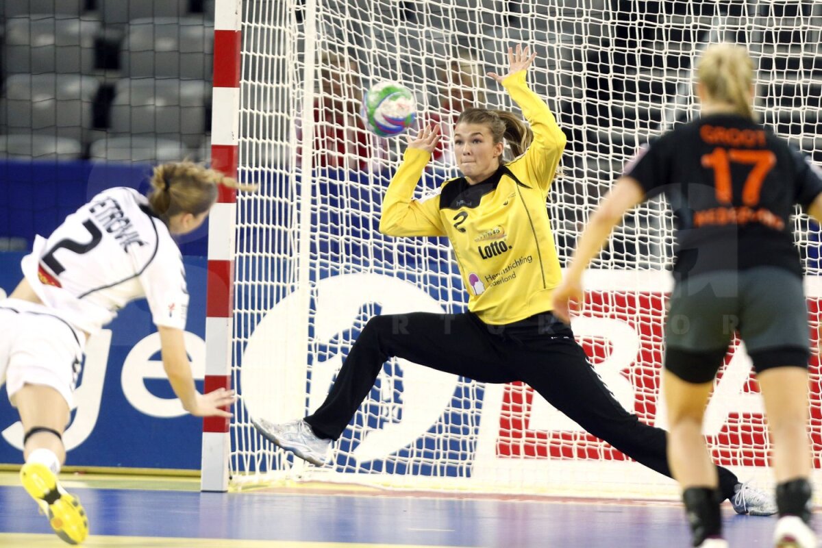 FOTO Splendoare pe semicerc » Gazeta vă prezintă jucătoarele care au atras toate privirile la Europeanul de handbal