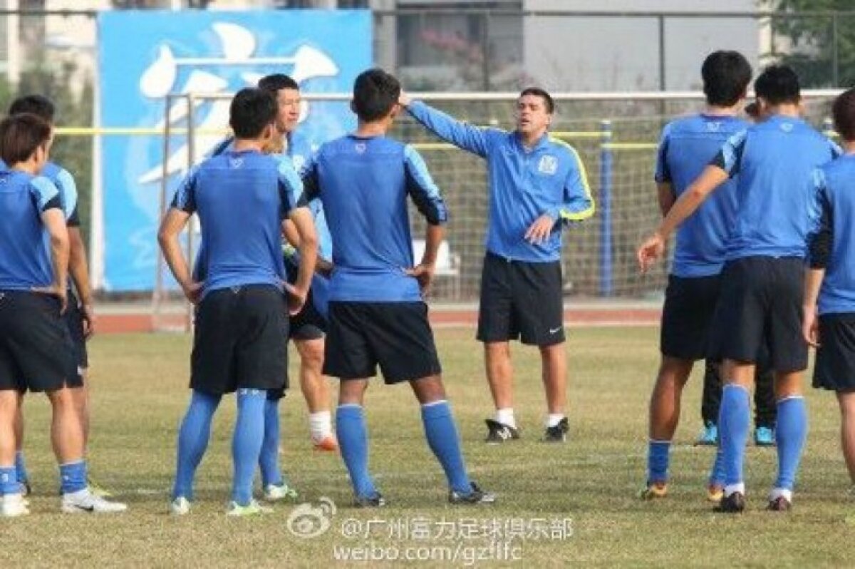 FOTO Primul antrenament condus de Cosmin Contra la Guangzhou R&F! Ce român vrea să transfere