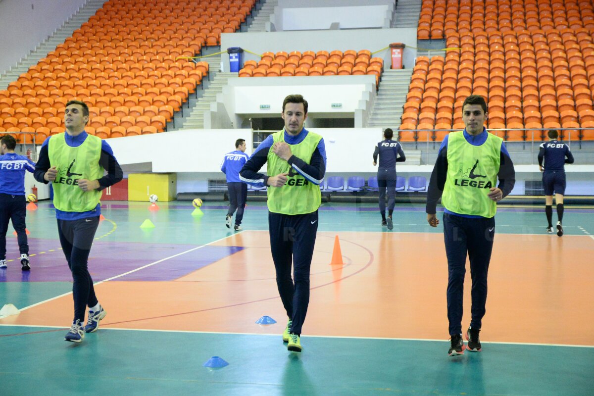 GALERIE FOTO FC Botoşani s-a reunit » Un sîrb în probe