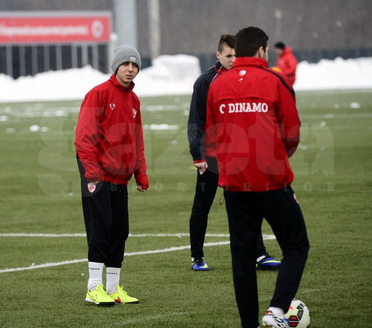 GALERIE FOTO Dinamoviştii au revenit din vacanţă » Ce jucători au lipsit de la primul antrenament al lui Mihai Teja