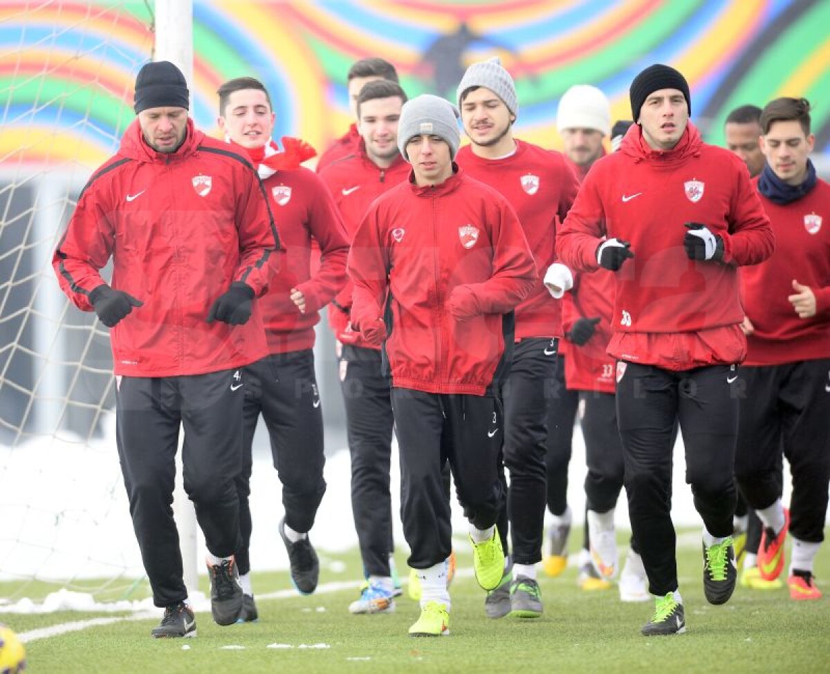 GALERIE FOTO Dinamoviştii au revenit din vacanţă » Ce jucători au lipsit de la primul antrenament al lui Mihai Teja