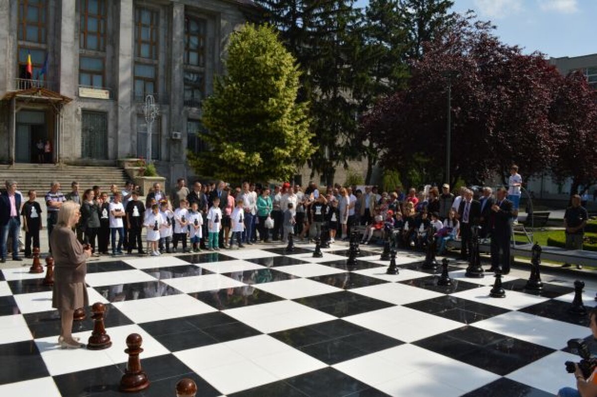 Elisabeta Polihroniade patronează o şcoală din Vaslui