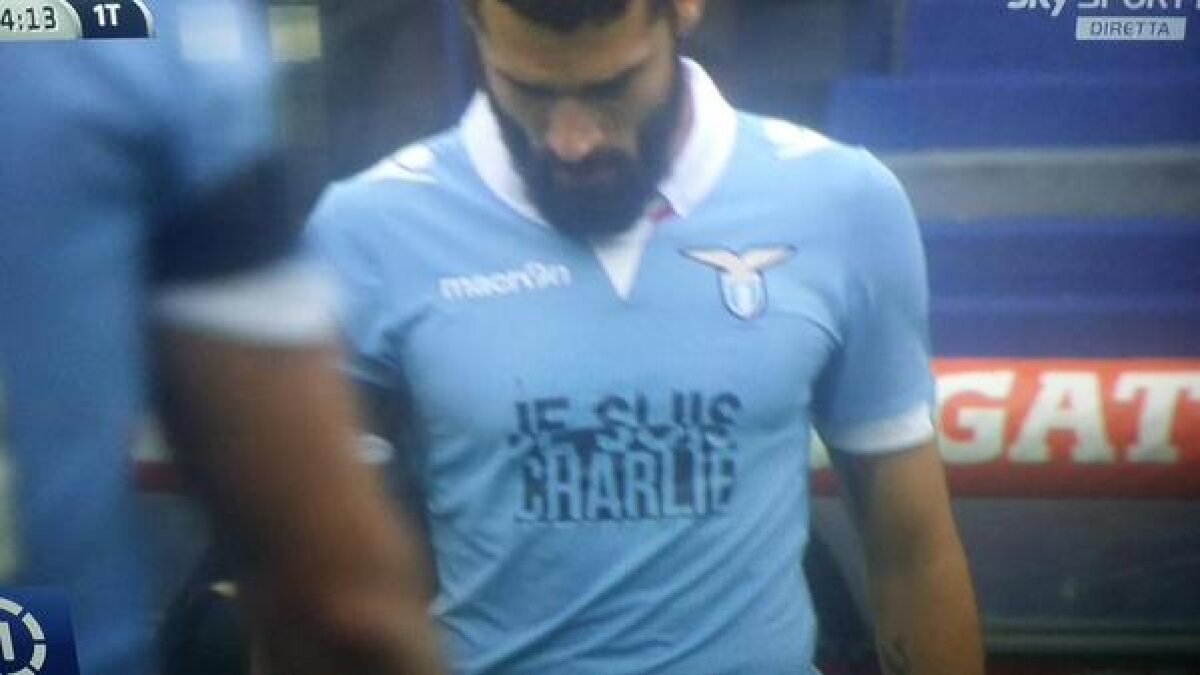 FOTO Derby-ul AS Roma - Lazio comemorează într-un stil aparte victimele atacului terorist din Franţa