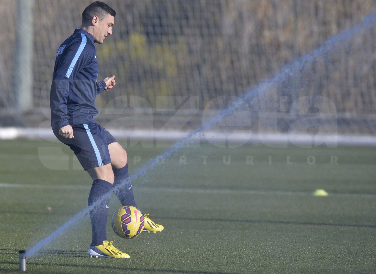 FOTO După ce şi-a ascuns sigla, Steaua a devenit o necunoscută pentru localnici: "Voi cine sînteţi?"