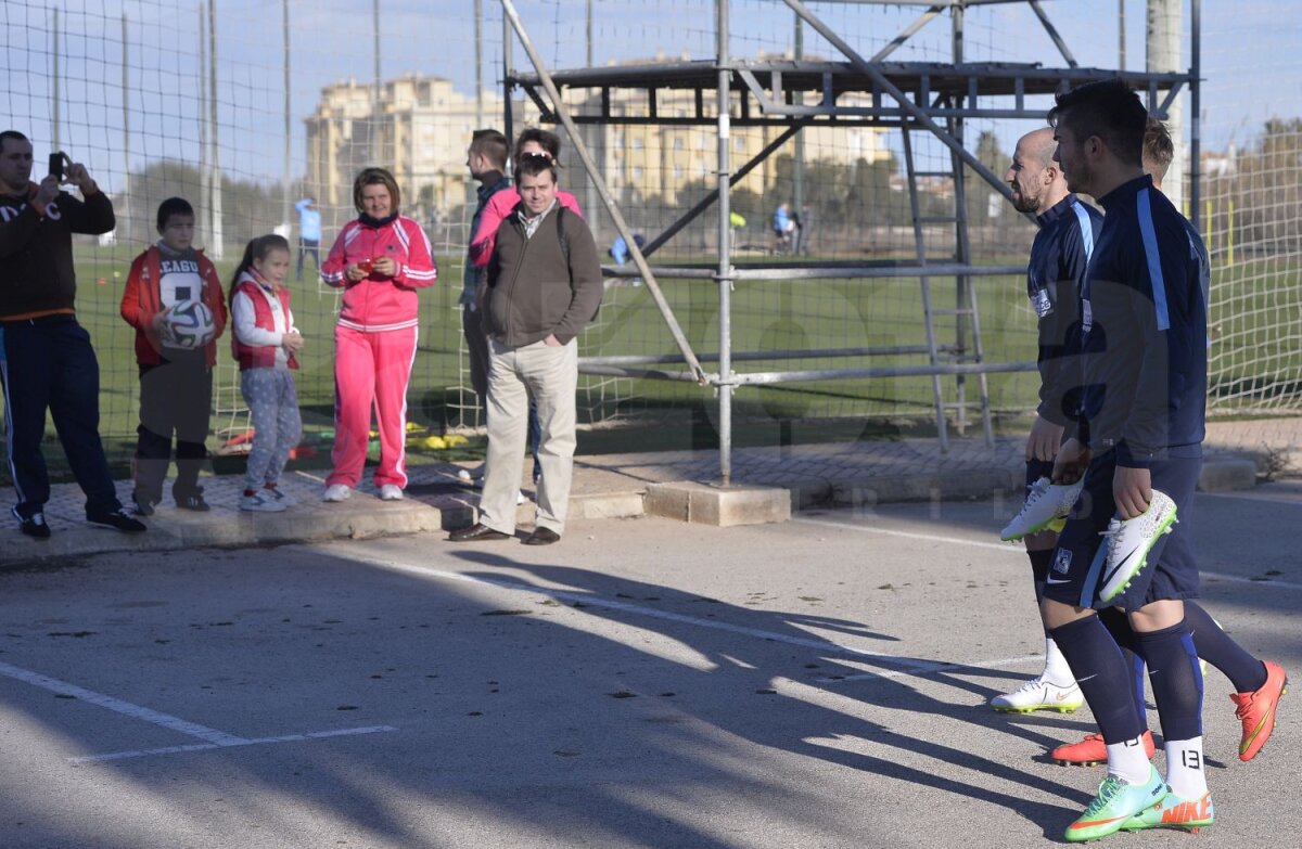 FOTO După ce şi-a ascuns sigla, Steaua a devenit o necunoscută pentru localnici: "Voi cine sînteţi?"