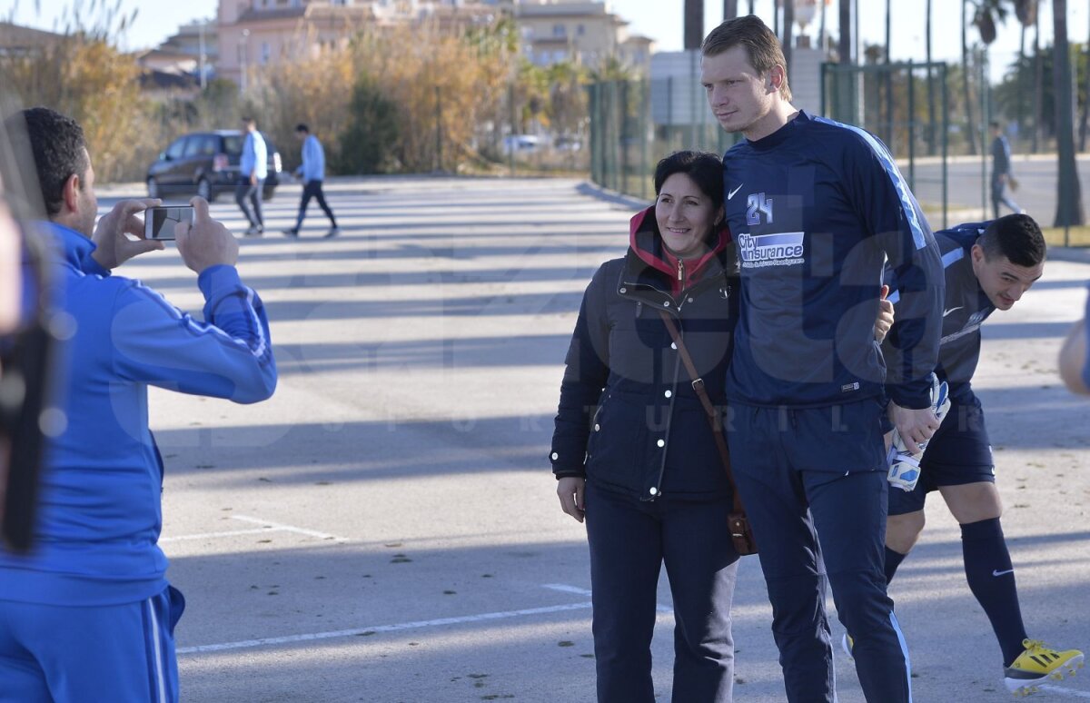 FOTO După ce şi-a ascuns sigla, Steaua a devenit o necunoscută pentru localnici: "Voi cine sînteţi?"