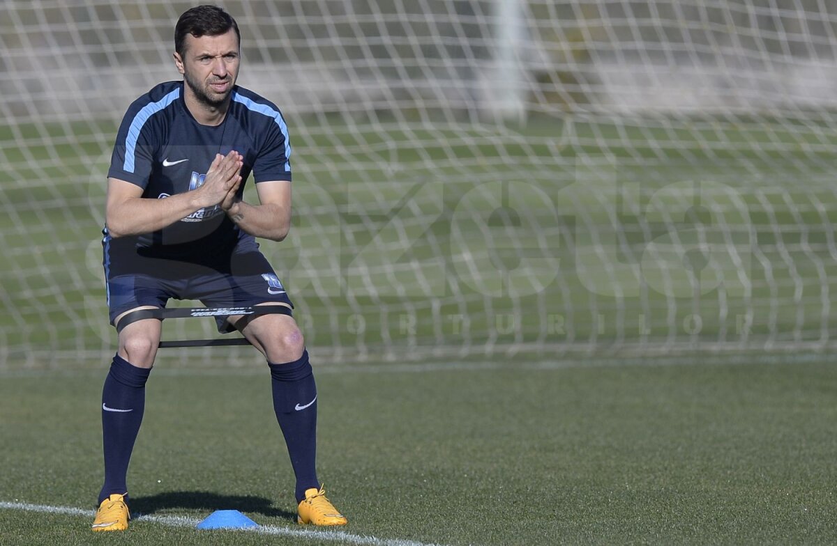 FOTO După ce şi-a ascuns sigla, Steaua a devenit o necunoscută pentru localnici: "Voi cine sînteţi?"