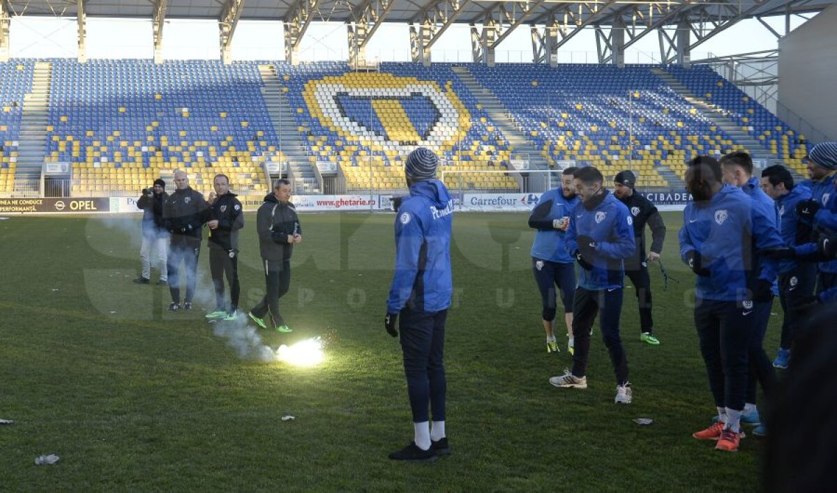FOTO Mircea Rednic a început ieri al doilea mandat pe banca "lupilor", cu 2.000 de fani în tribune: "Petrolul nu se refuză"