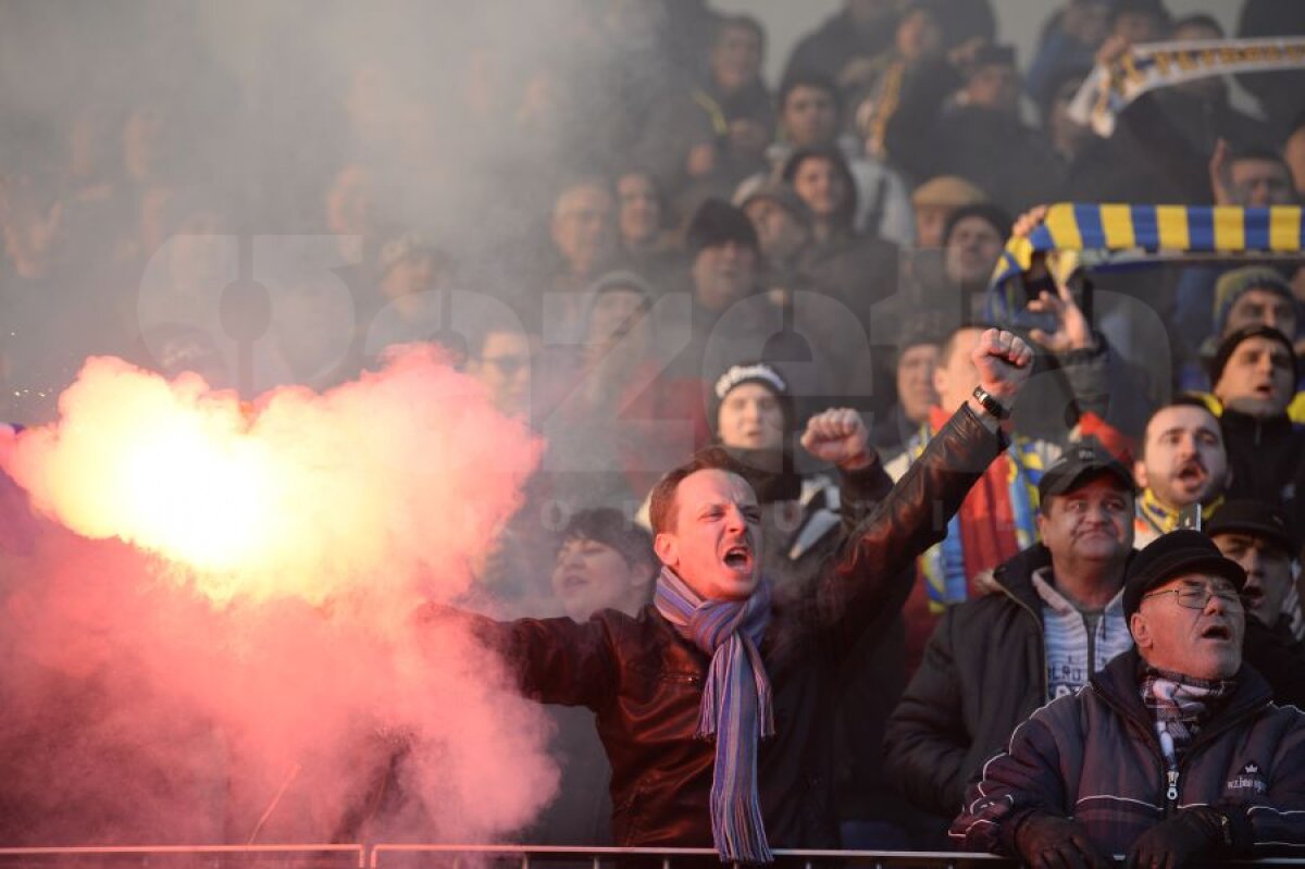 FOTO Mircea Rednic a început ieri al doilea mandat pe banca "lupilor", cu 2.000 de fani în tribune: "Petrolul nu se refuză"