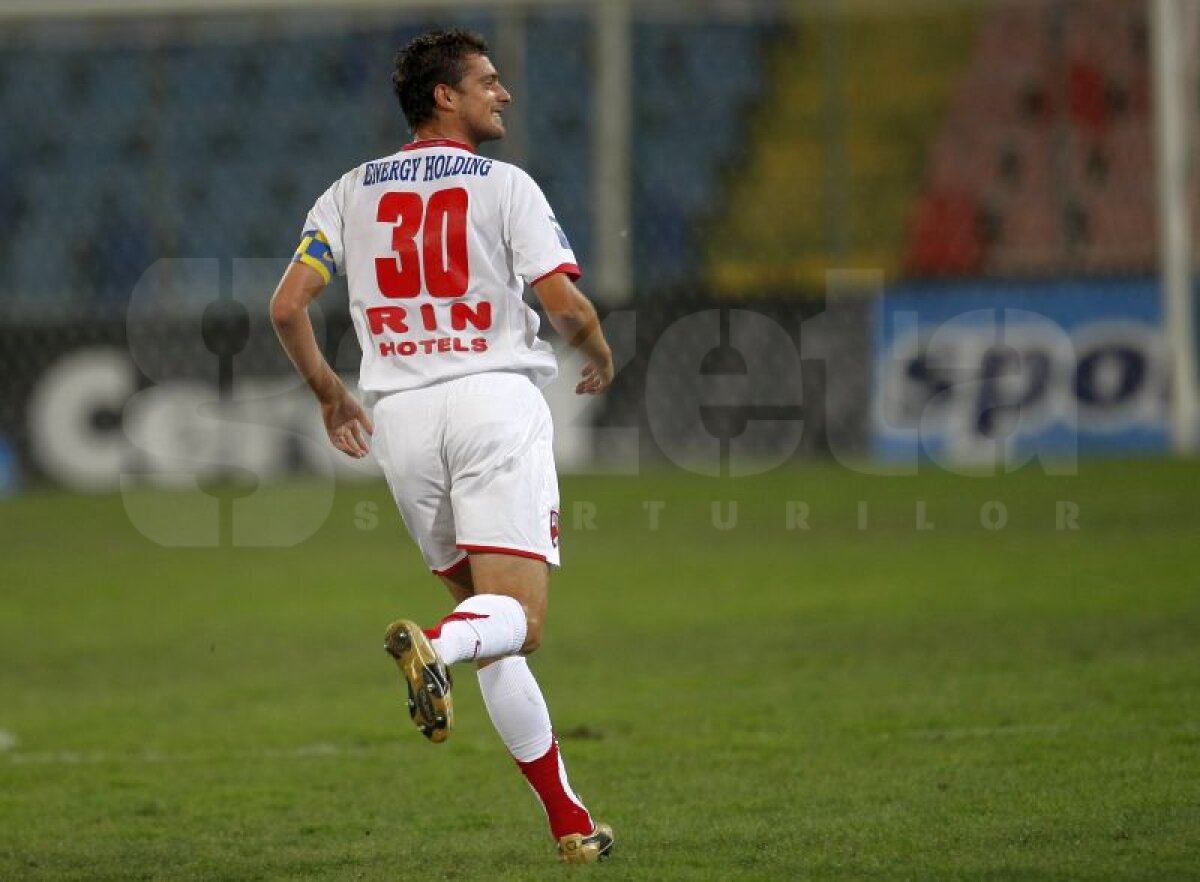 Fanii dinamovişti îl iau la sentiment pe Gabi Tamaş: "Nici nu îndrăznim să gîndim măcar că te-ai putea duce la Steaua pentru un pumn de bani!"