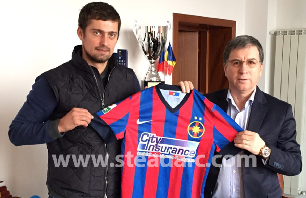 UPDATE FOTO Gabi Tamaş a semnat cu Steaua » S-a pozat cu tricoul cu noua siglă a roş-albaştrilor!