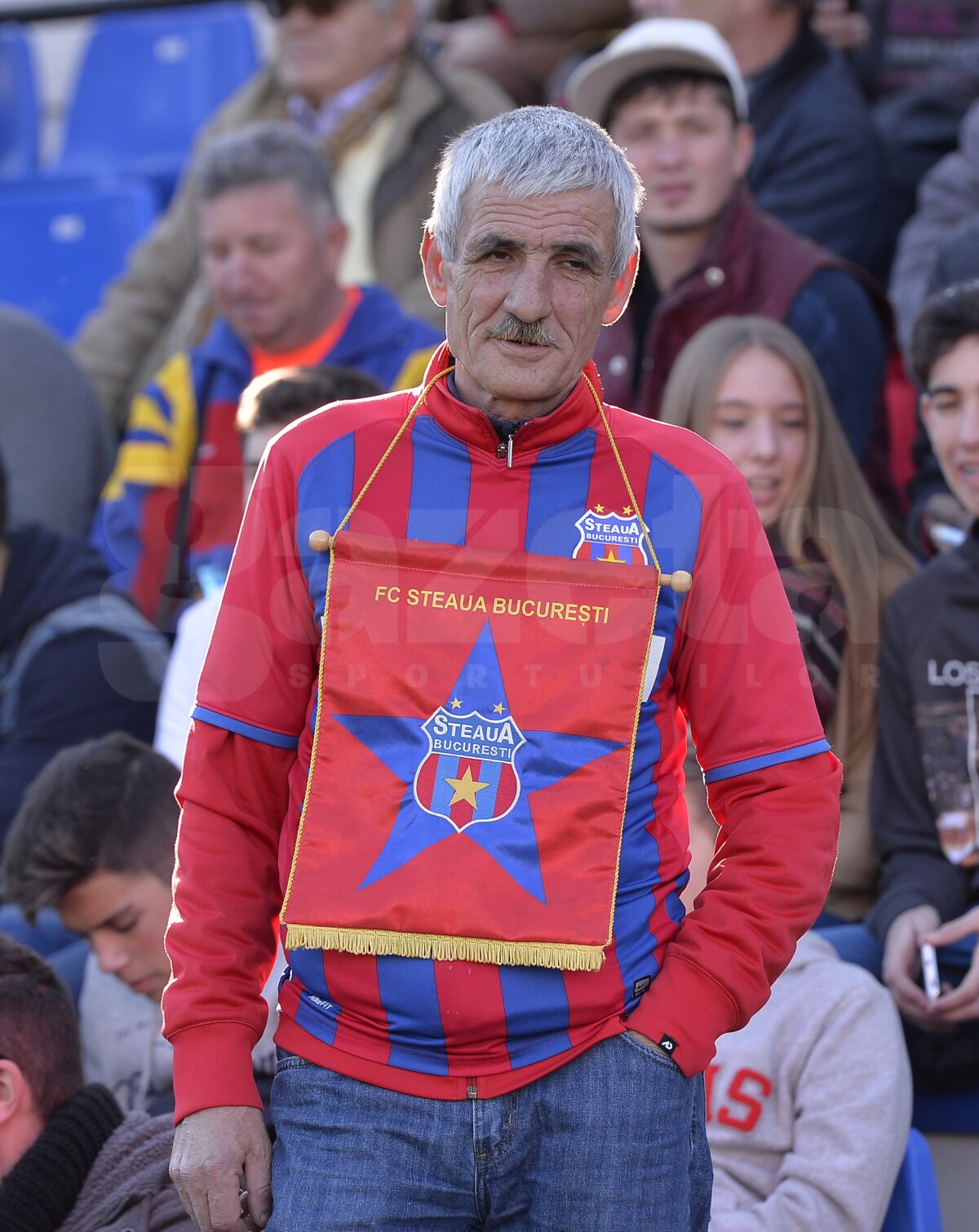 Peste 5.000 de oameni la primul meci amical al Stelei din acest an » Românii şi-au făcut simţită prezenţa în tribună