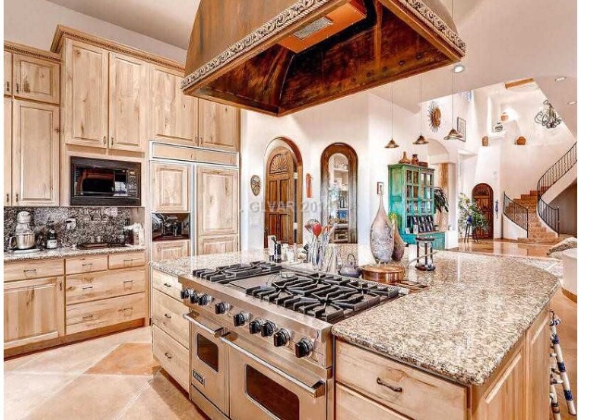 GALERIE FOTO Achiziţie de lux pentru Laurenţiu Reghecampf » A investit aproape 1 milion de dolari!