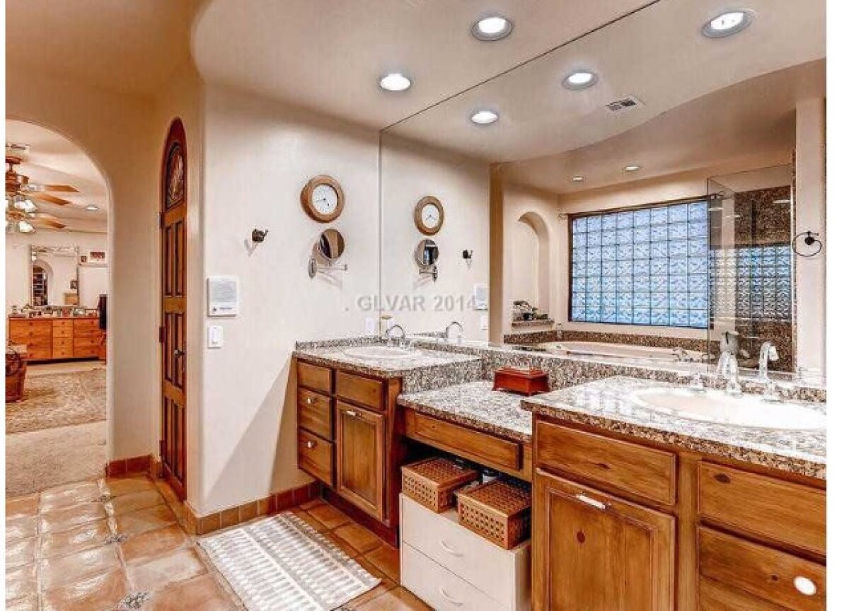 GALERIE FOTO Achiziţie de lux pentru Laurenţiu Reghecampf » A investit aproape 1 milion de dolari!