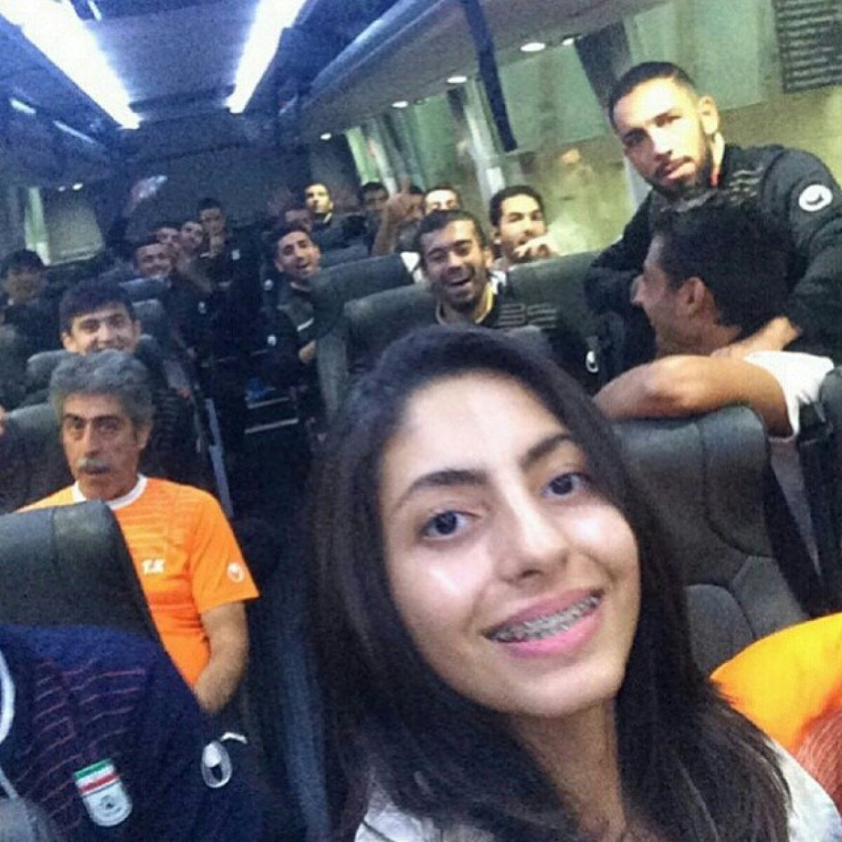 FOTO Imaginile care i-au speriat pe iranieni » Federaţia le-a interzis jucătorilor să mai apară în selfie-uri cu fanele la Cupa Asiei