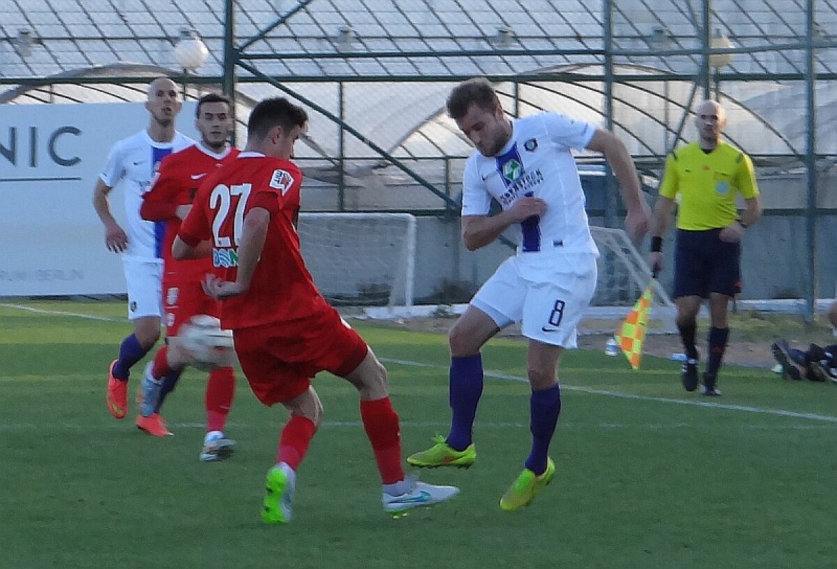 Dinamo - Erzgebirge Aue 1-0 » Vali Lazăr aduce prima victorie pentru Mihai Teja. VIDEO Fanii nemţilor au făcut show cu torţe