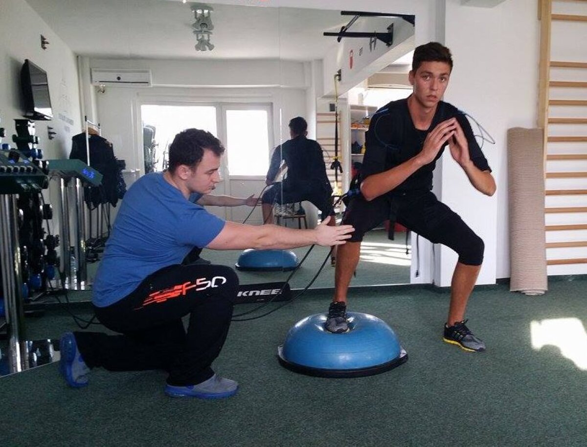 FOTO Băieţii lui Ilie Stan se antrenează la sală folosind o tehnologie revoluţionară