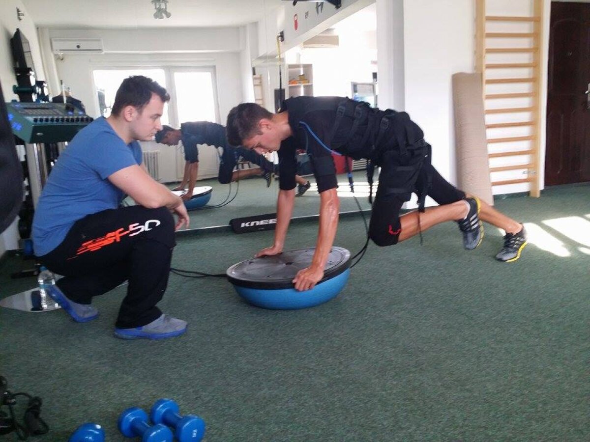 FOTO Băieţii lui Ilie Stan se antrenează la sală folosind o tehnologie revoluţionară