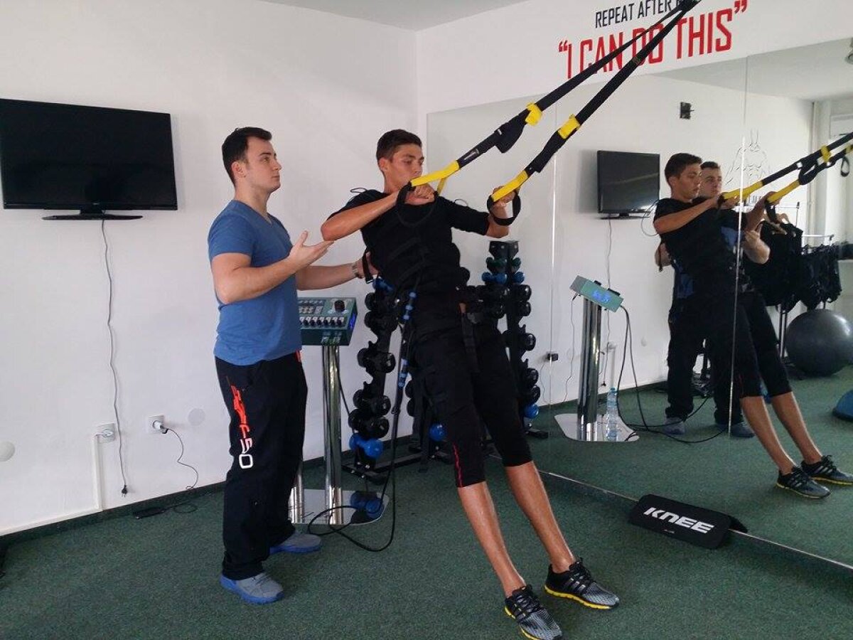 FOTO Băieţii lui Ilie Stan se antrenează la sală folosind o tehnologie revoluţionară