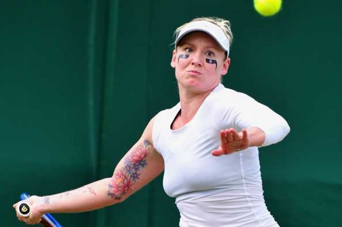 GALERIE FOTO Oh, my God! » Adversara Simonei Halep şochează mereu cu apariţiile sale pe teren şi în afara lui. Mîine ce mai pregăteşte?!