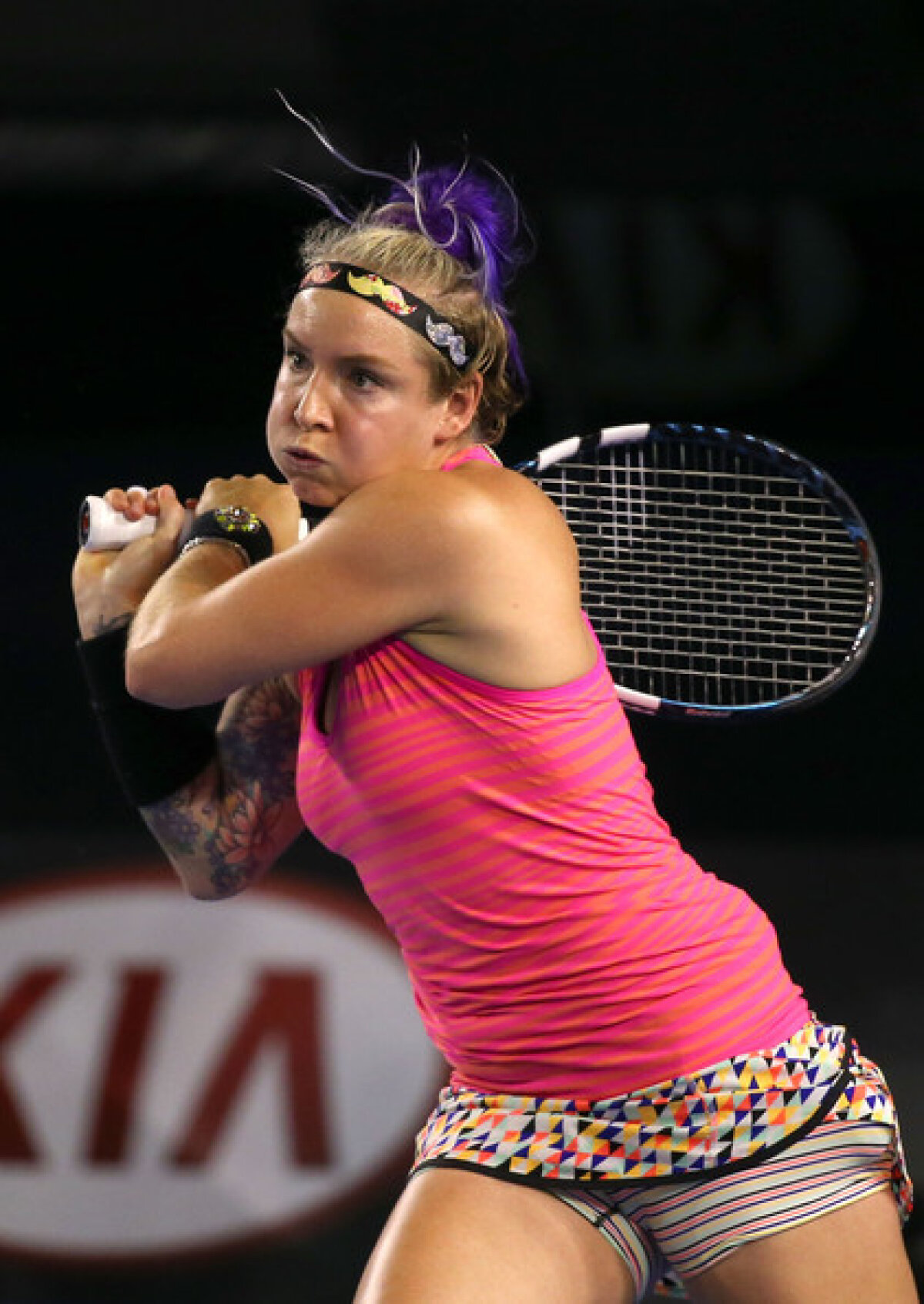 GALERIE FOTO Oh, my God! » Adversara Simonei Halep şochează mereu cu apariţiile sale pe teren şi în afara lui. Mîine ce mai pregăteşte?!