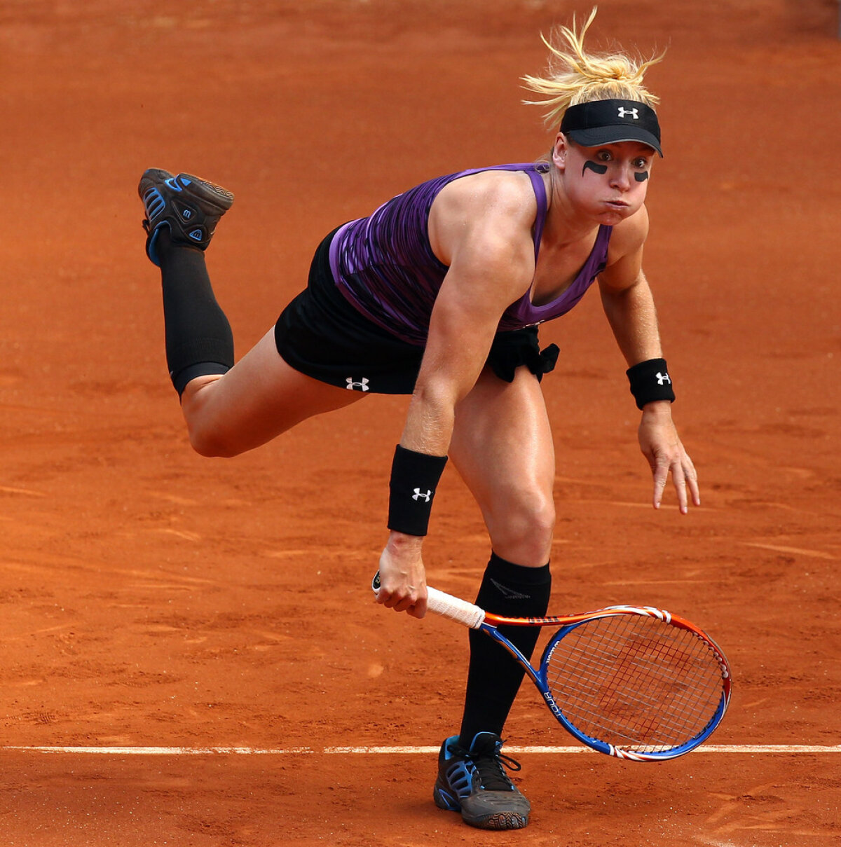 GALERIE FOTO Oh, my God! » Adversara Simonei Halep şochează mereu cu apariţiile sale pe teren şi în afara lui. Mîine ce mai pregăteşte?!