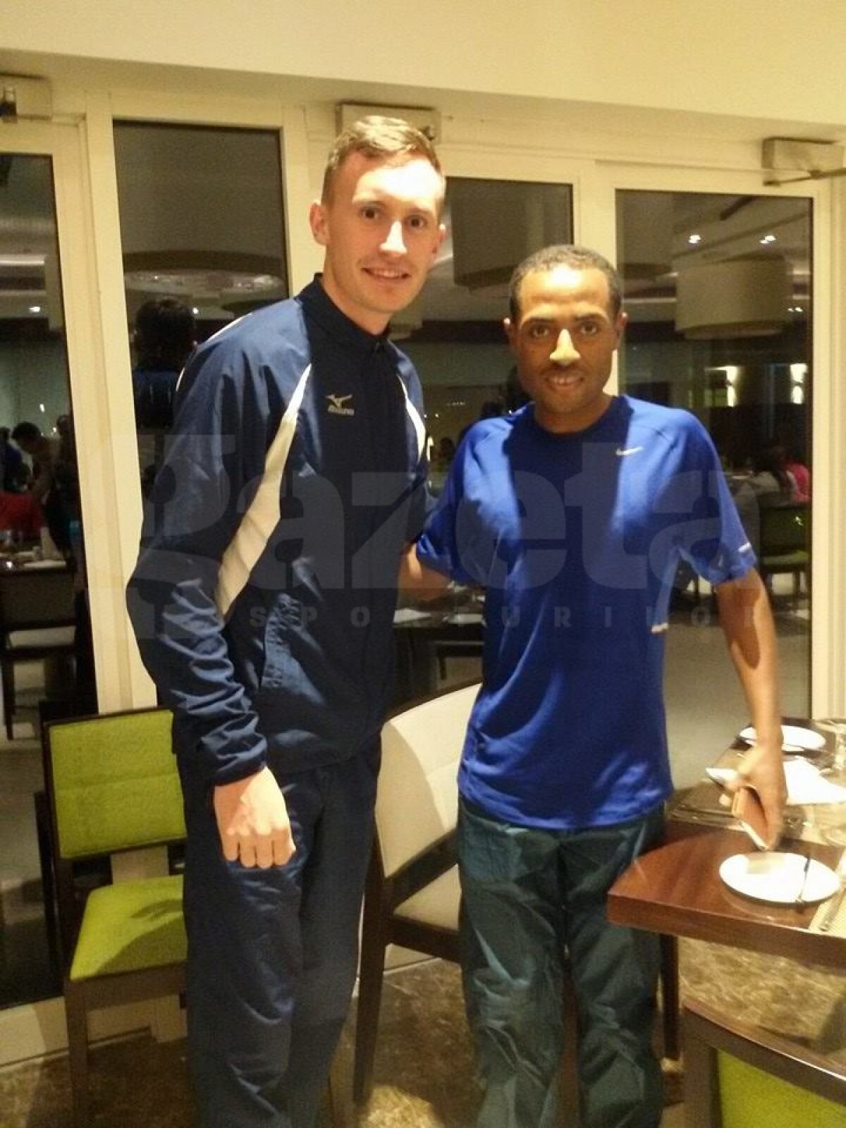 Performanţă incredibilă pentru 3 români la Maratonul din Dubai » Au cîştigat medalia de aur la echipe şi l-au întîlnit pe Kenenisa Bekele