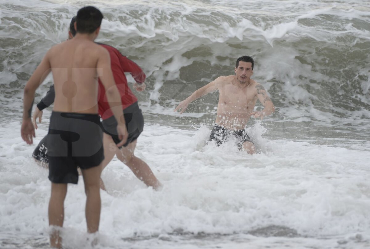 FOTO Wrestling cu valurile » Clujenii lui George Ogăraru s-au întărit pentru retur în apele Mediteranei