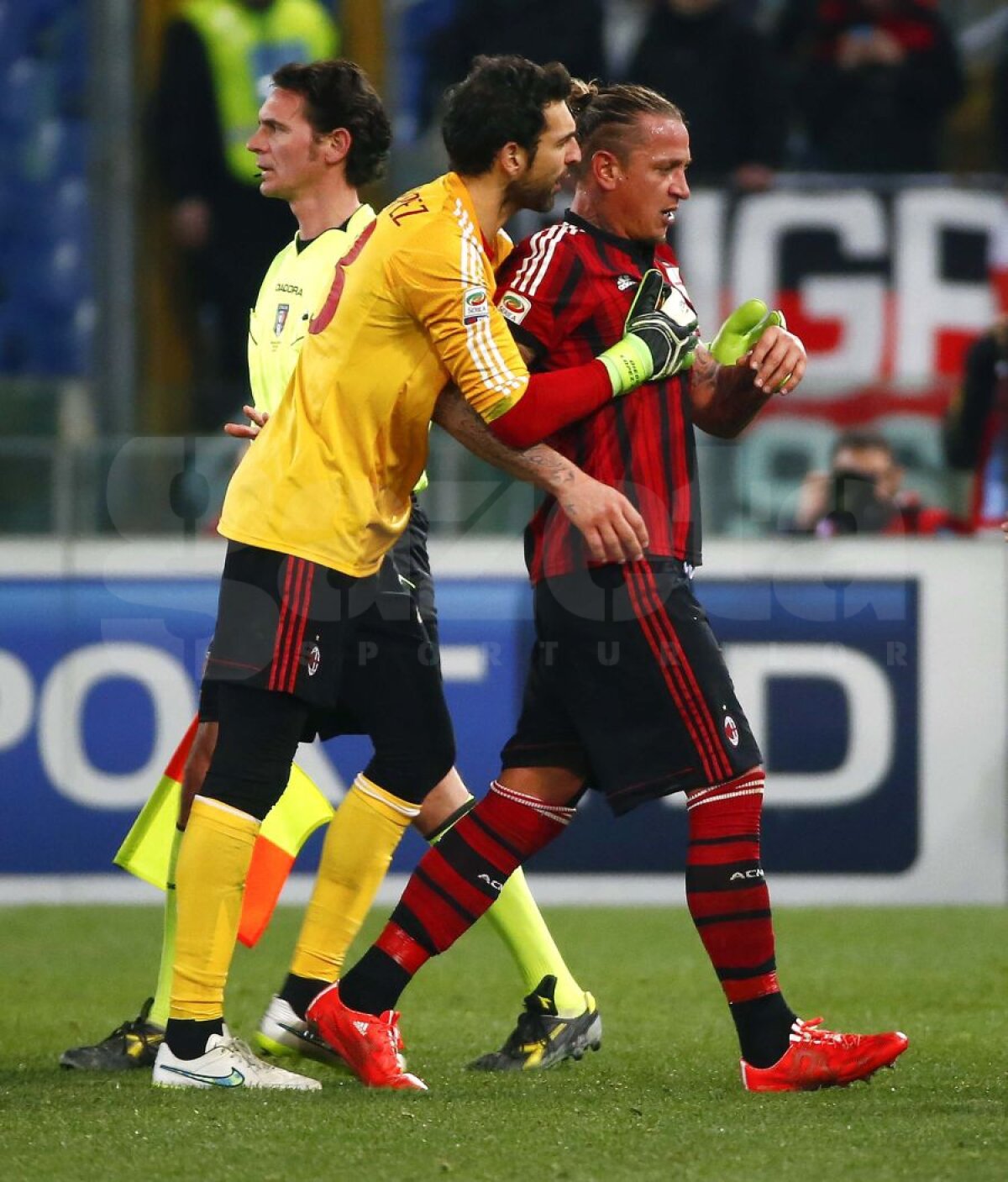 VIDEO+FOTO Imagini desprinse din MMA » Philippe Mexes n-a putut fi controlat! A sărit la bătaie în Lazio - AC Milan