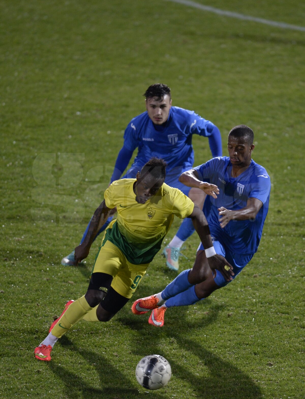 VIDEO şi FOTO CS U Craiova - Anzhi Makhachkala 0-1 » Sorin Cârţu a făcut o criză de nervi şi era să se ia la bătaie cu ruşii!