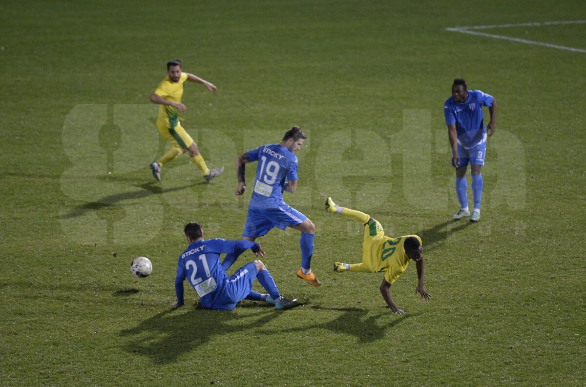 VIDEO şi FOTO CS U Craiova - Anzhi Makhachkala 0-1 » Sorin Cârţu a făcut o criză de nervi şi era să se ia la bătaie cu ruşii!