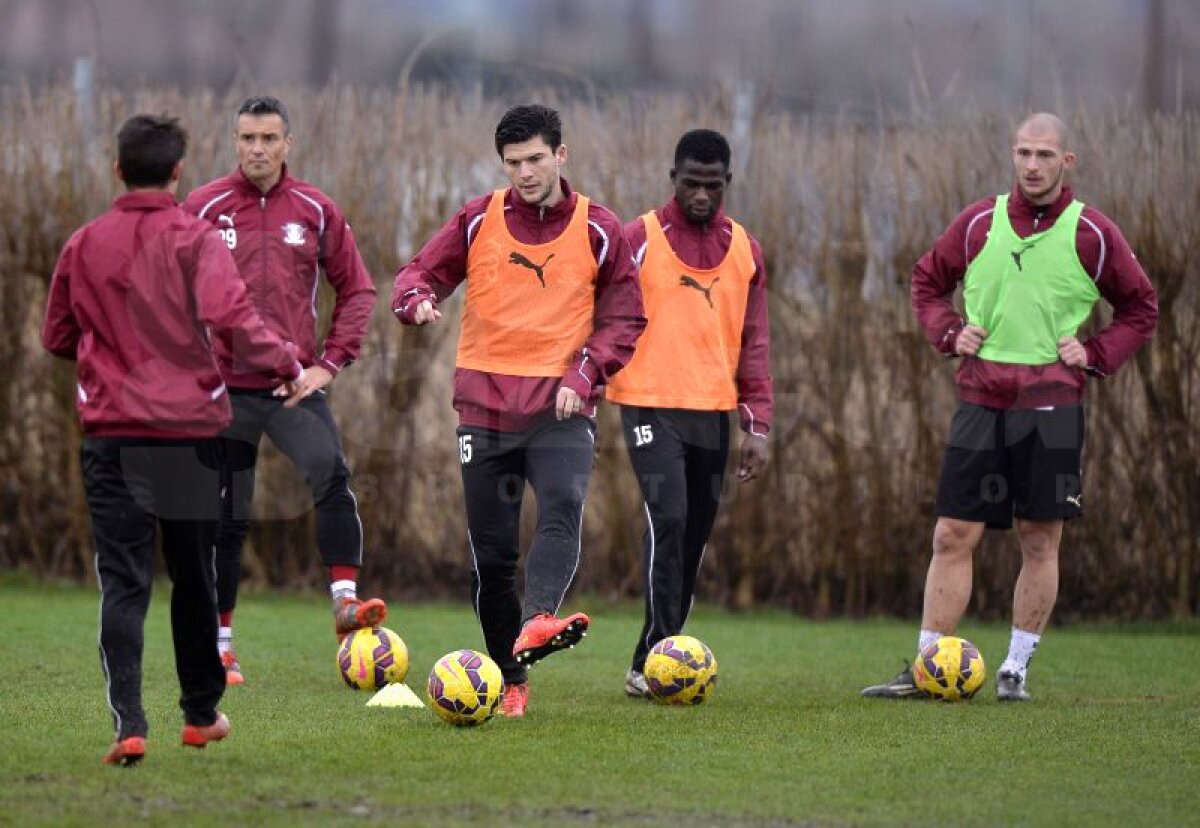 Galerie foto de senzaţie cu jucătorii Rapidului » Giuleştenii pregătesc returul prin antrenamente în noroi