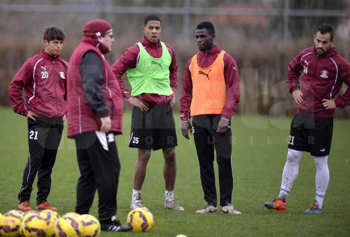 Galerie foto de senzaţie cu jucătorii Rapidului » Giuleştenii pregătesc returul prin antrenamente în noroi