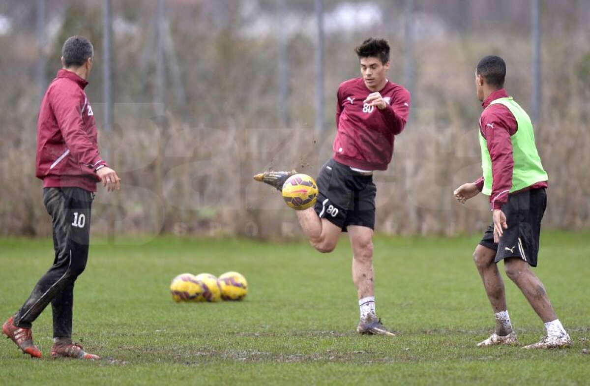 Galerie foto de senzaţie cu jucătorii Rapidului » Giuleştenii pregătesc returul prin antrenamente în noroi