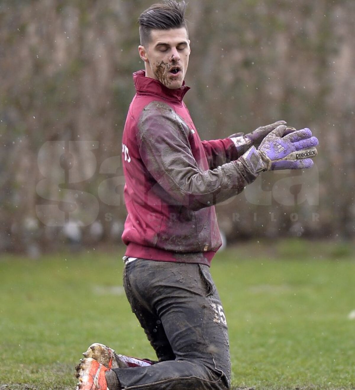 Galerie foto de senzaţie cu jucătorii Rapidului » Giuleştenii pregătesc returul prin antrenamente în noroi