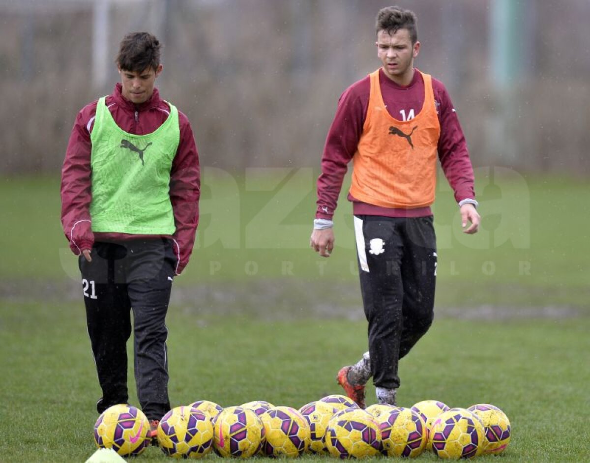 Galerie foto de senzaţie cu jucătorii Rapidului » Giuleştenii pregătesc returul prin antrenamente în noroi