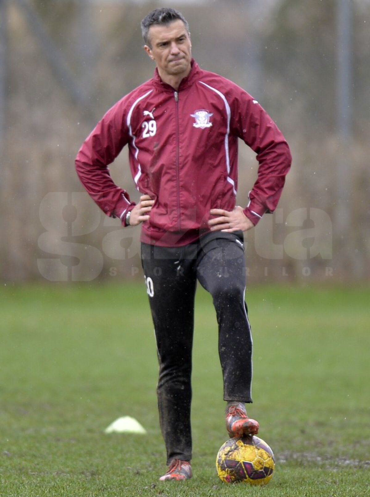 Galerie foto de senzaţie cu jucătorii Rapidului » Giuleştenii pregătesc returul prin antrenamente în noroi