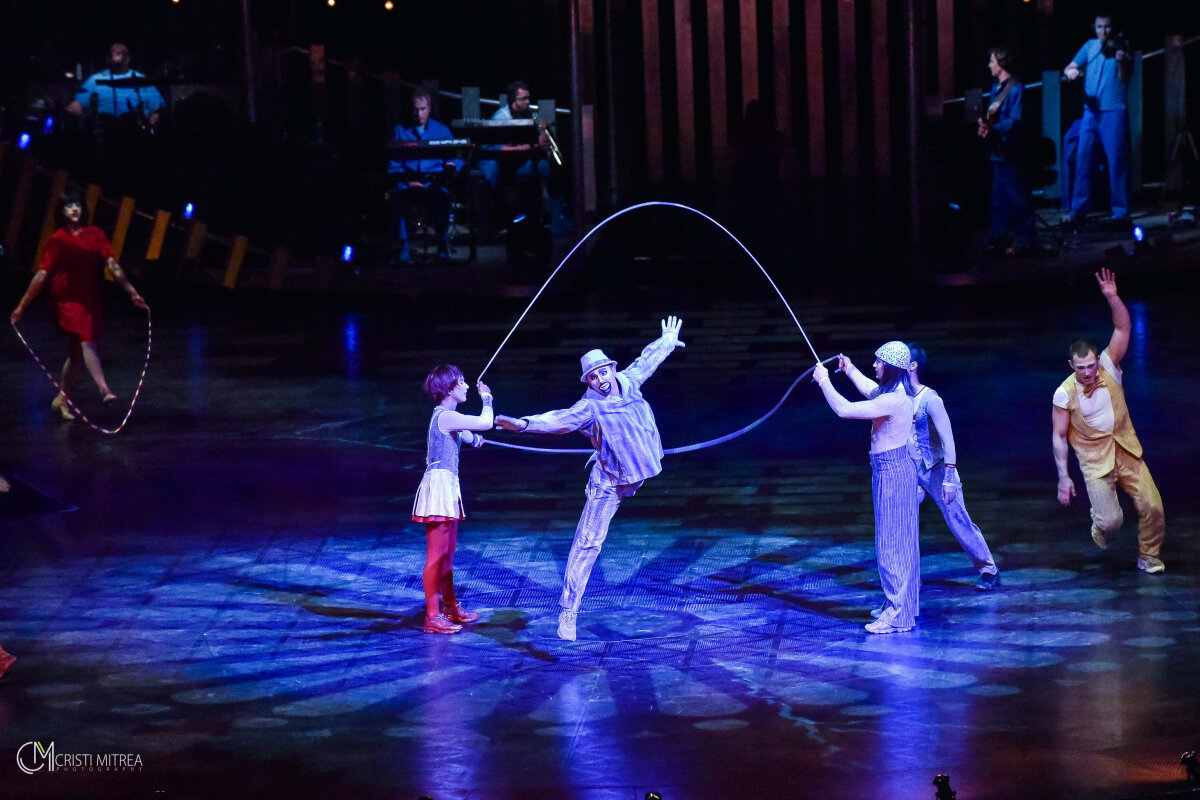 GALERIE FOTO Emoţii, momente tensionate, acrobaţii senzaţionale şi glume pentru toate gusturile » Cirque du Soleil e la Bucureşti!