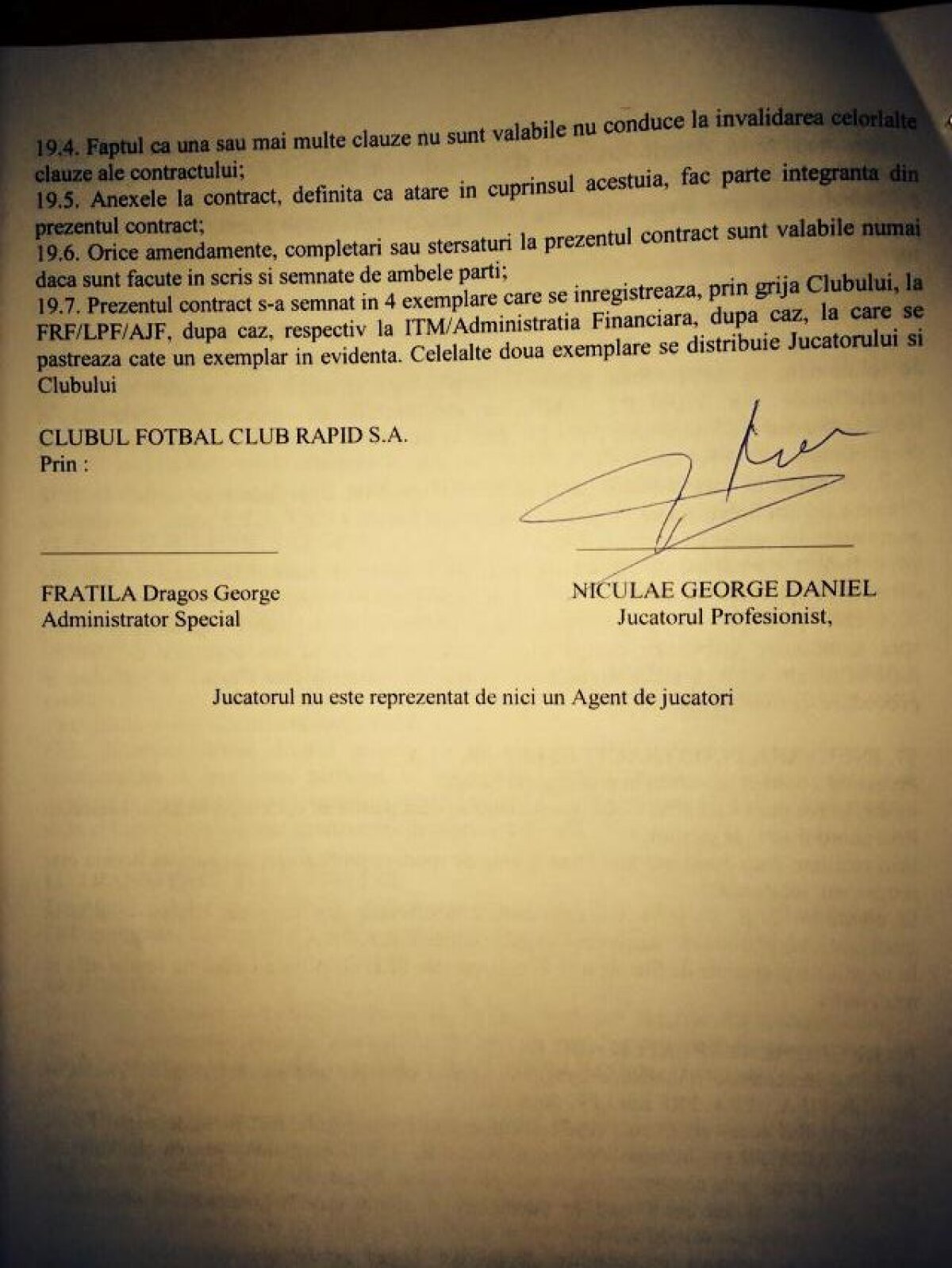 FOTO Dublă lovitură pentru Rapid » Daniel Niculae şi Cristi Săpunaru au semnat contracte în alb!