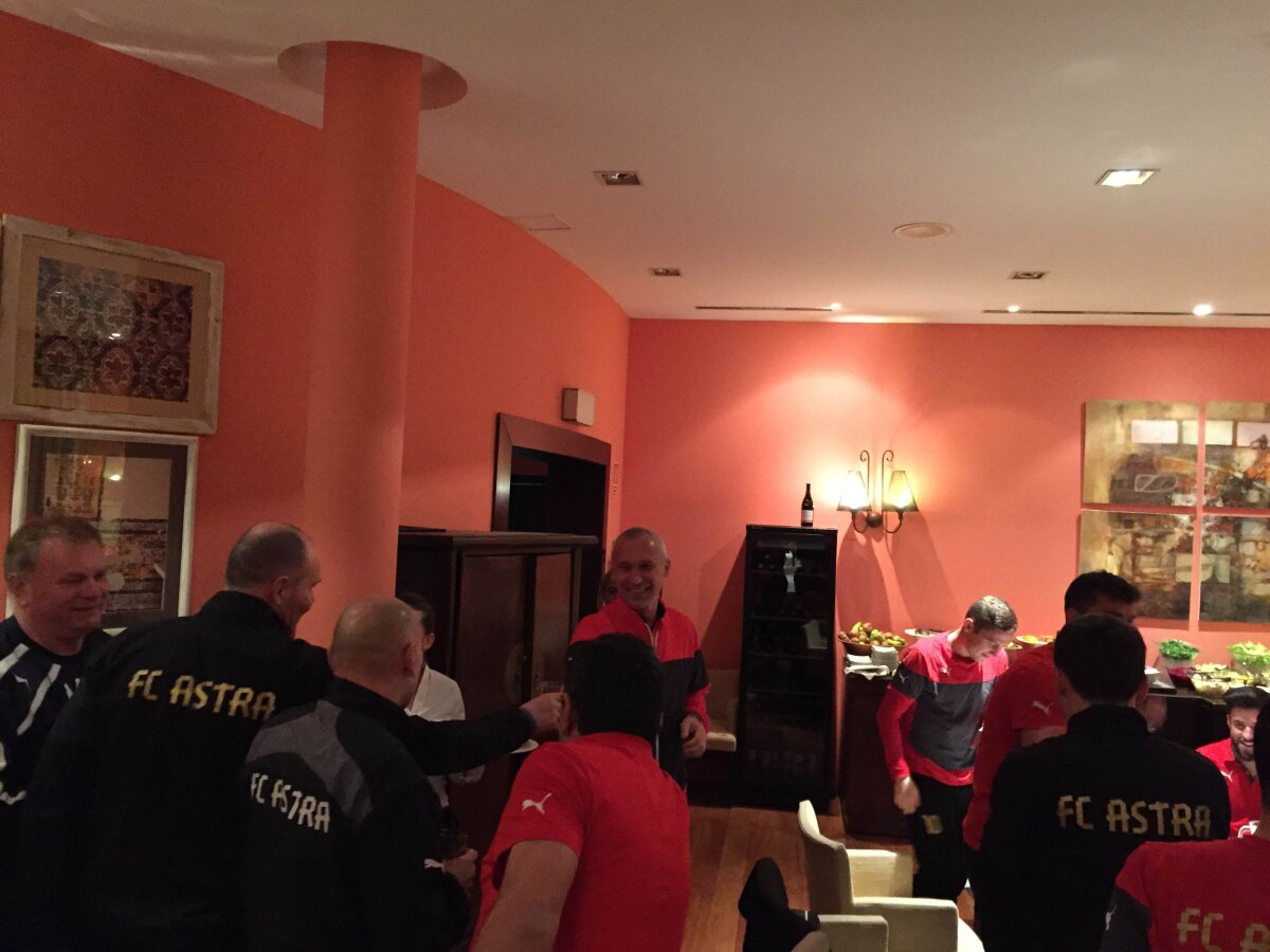 GALERIE FOTO Oleg Protasov a fost serbat în cantonament